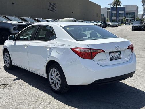 Super White 2018 Toyota Corolla LE