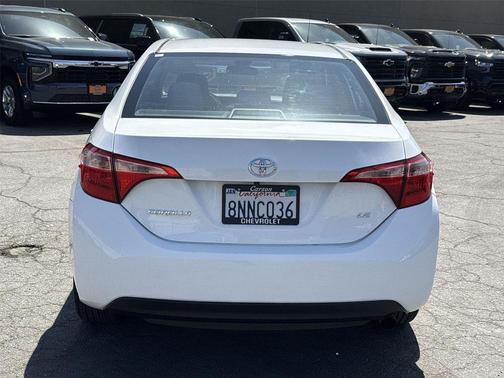 Super White 2018 Toyota Corolla LE