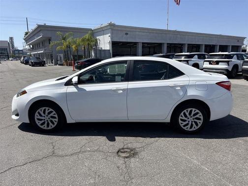 Super White 2018 Toyota Corolla LE