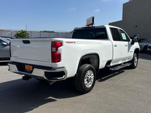 Summit White 2025 Chevrolet Silverado 2500 LT