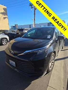 2024 Toyota Sienna LE