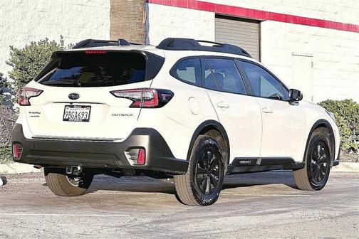 Photo 4 of 34 of 2022 Subaru Outback Premium