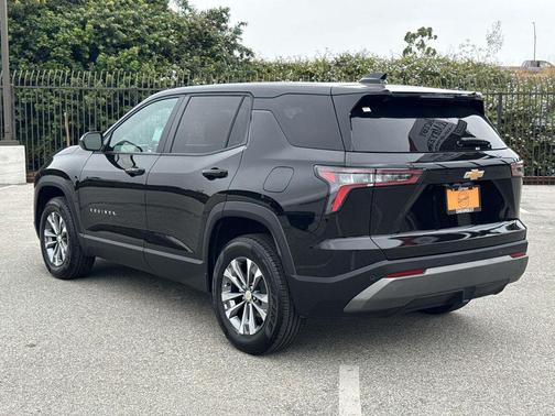 Mosaic Black Metallic 2025 Chevrolet Equinox 1LT