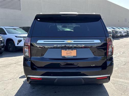 2024 Chevrolet Suburban LT