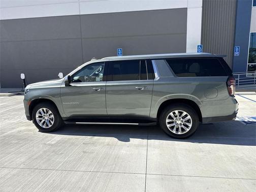 2023 Chevrolet Suburban Premier