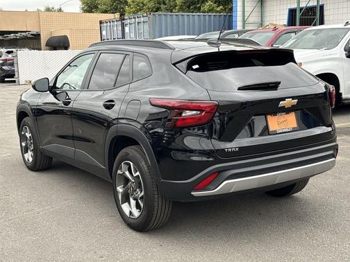 Mosaic Black Metallic 2025 Chevrolet Trax LT