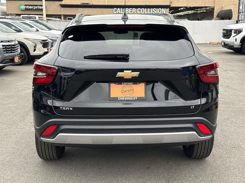 Mosaic Black Metallic 2025 Chevrolet Trax LT