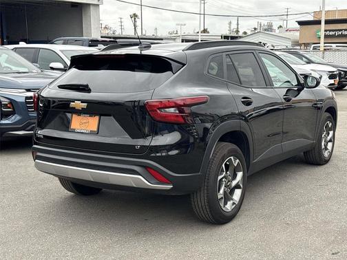 Mosaic Black Metallic 2025 Chevrolet Trax LT