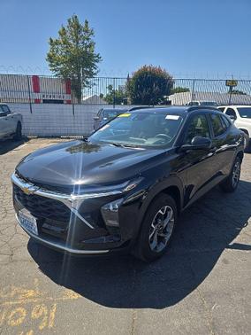 Mosaic Black Metallic 2025 Chevrolet Trax LT