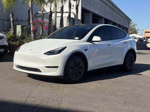 Pearl White Multi-Coat 2023 Tesla Model Y Long Range Dual Motor All-Wheel Drive