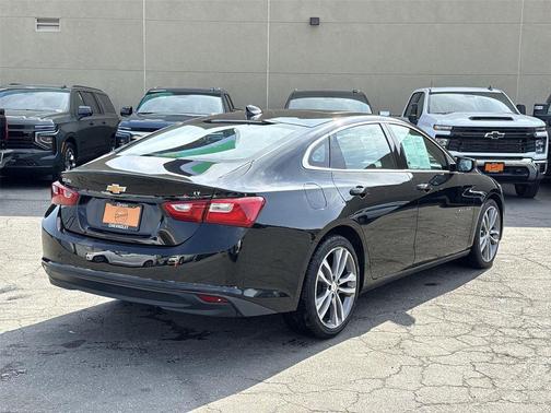 Mosaic Black Metallic 2023 Chevrolet Malibu FWD 1LT