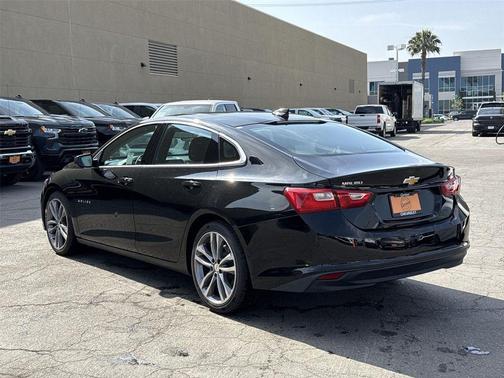 Mosaic Black Metallic 2023 Chevrolet Malibu FWD 1LT