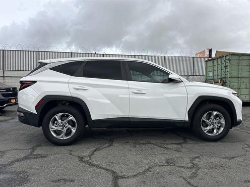 2024 Hyundai TUCSON SE