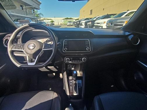 2020 Nissan Kicks SR