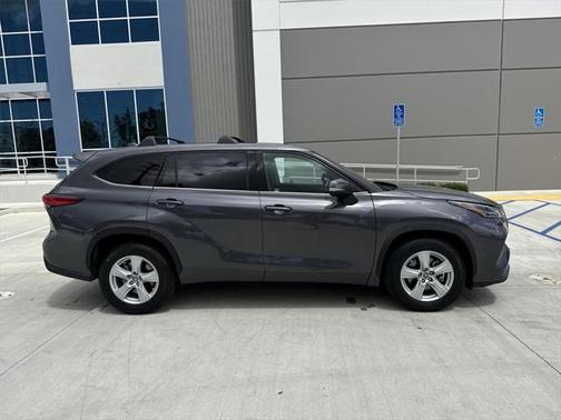 2021 Toyota Highlander LE