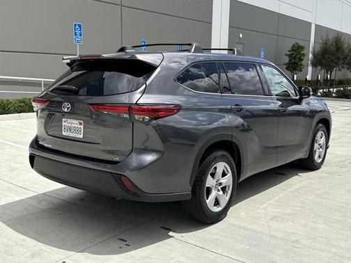 2021 Toyota Highlander LE
