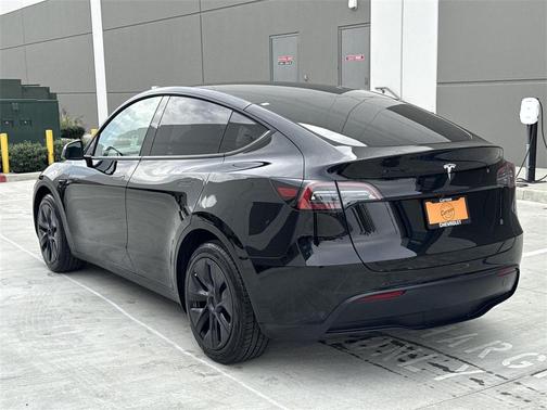 2025 Tesla Model Y Long Range Dual Motor Rear-Wheel Drive