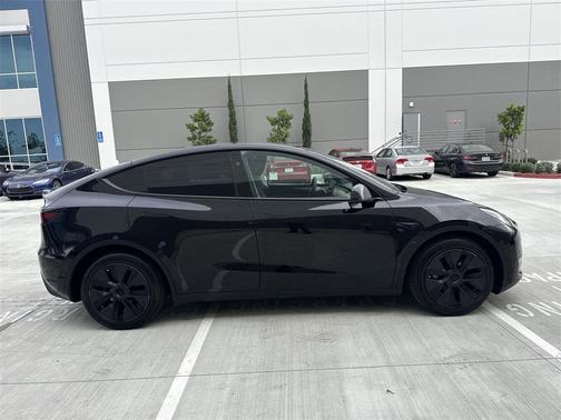 2025 Tesla Model Y Long Range Dual Motor Rear-Wheel Drive
