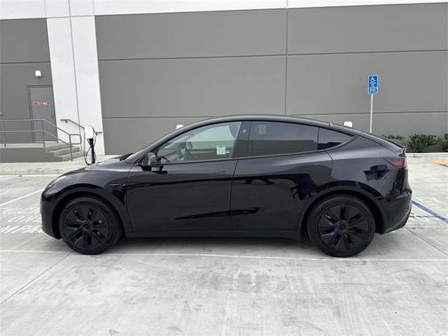 2025 Tesla Model Y Long Range Dual Motor Rear-Wheel Drive