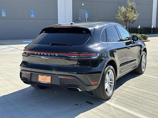 2024 Porsche Macan Base