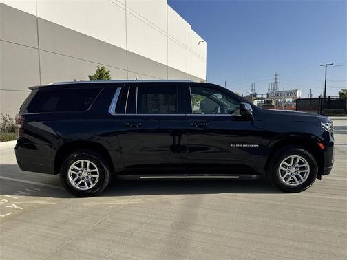 2024 Chevrolet Suburban LT