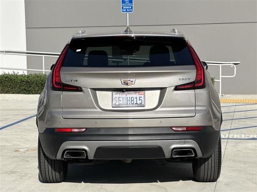 2022 Cadillac XT4 Premium Luxury