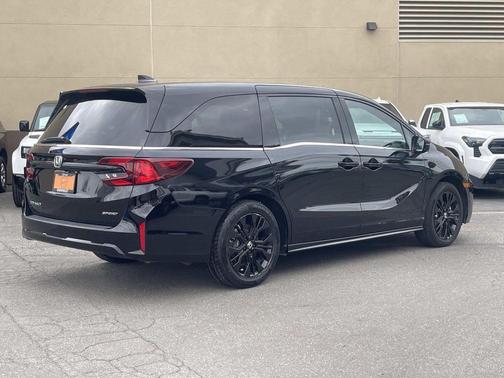 Crystal Black Pearl 2025 Honda Odyssey Sport-L