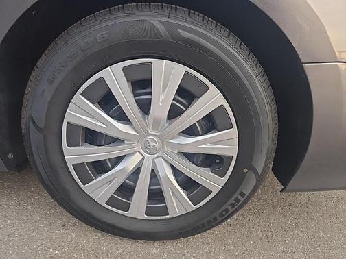 2019 Toyota Camry Hybrid LE