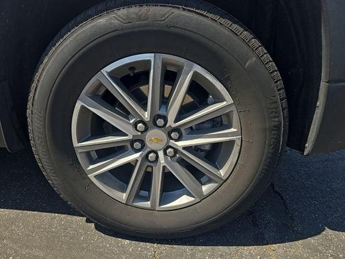 Summit White 2023 Chevrolet Traverse LT Cloth