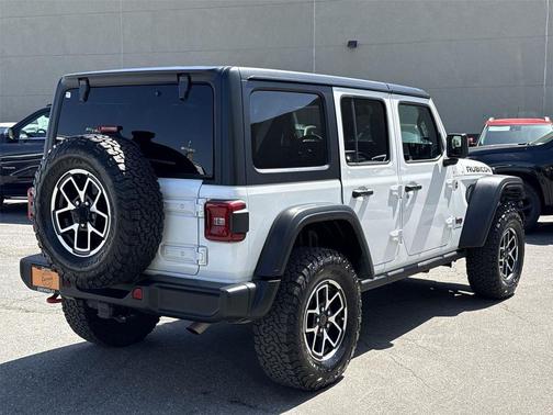 Bright White Clearcoat 2025 Jeep Wrangler Rubicon