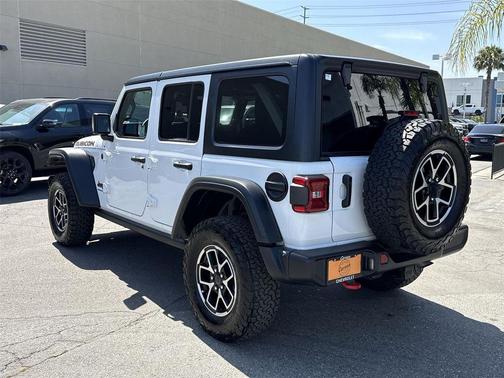 Bright White Clearcoat 2025 Jeep Wrangler Rubicon