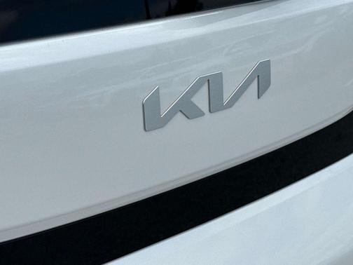 Snow White Pearl 2025 Kia Soul LX