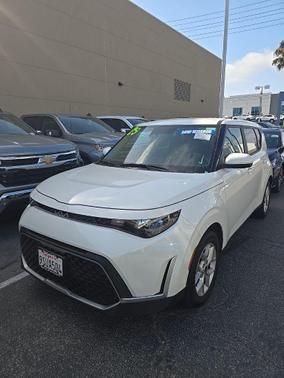 Snow White Pearl 2025 Kia Soul LX