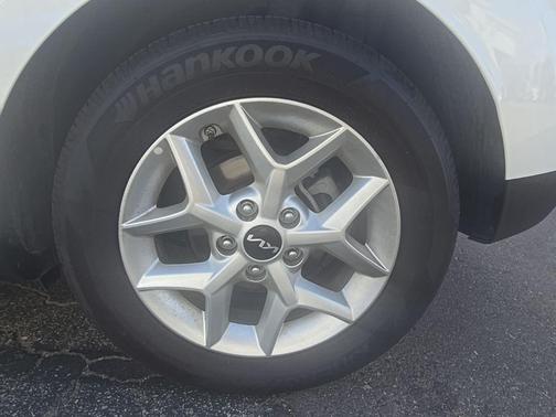 Snow White Pearl 2025 Kia Soul LX