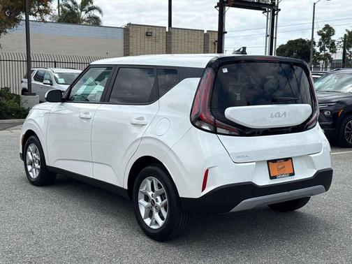 Snow White Pearl 2025 Kia Soul LX