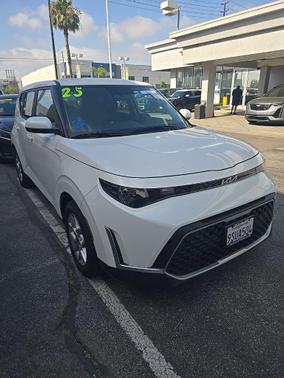 Snow White Pearl 2025 Kia Soul LX