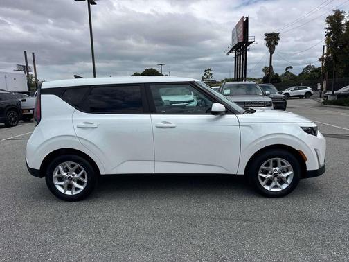 Snow White Pearl 2025 Kia Soul LX