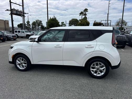 Snow White Pearl 2025 Kia Soul LX