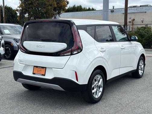 Snow White Pearl 2025 Kia Soul LX