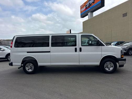 Summit White 2025 Chevrolet Express 3500 RWD 3500 Extended Wheelbase LT