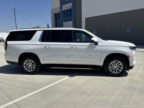 2024 Chevrolet Suburban LT