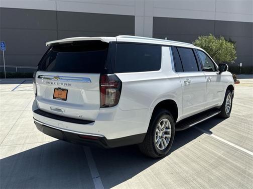 2024 Chevrolet Suburban LT