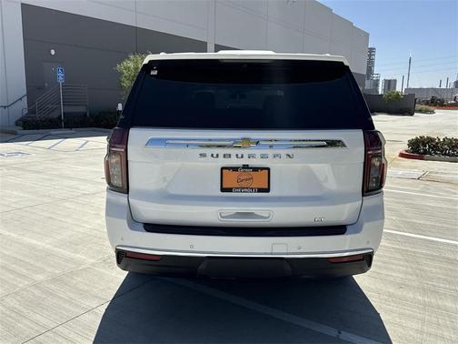 2024 Chevrolet Suburban LT