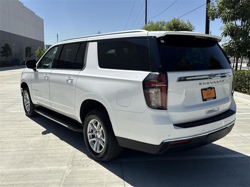 2024 Chevrolet Suburban LT