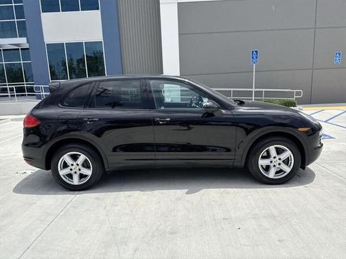2014 Porsche Cayenne Platinum Edition