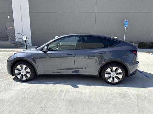 2023 Tesla Model Y Long Range Dual Motor All-Wheel Drive