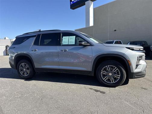 2024 Chevrolet Traverse LT