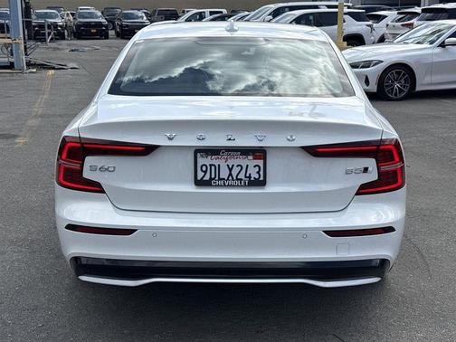 2023 Volvo S60 B5 Plus Dark Theme