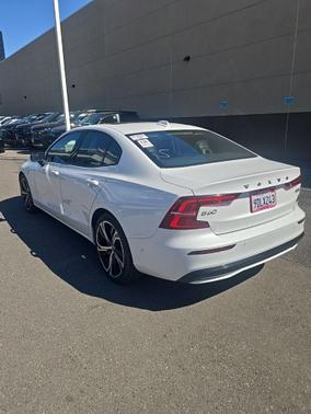 2023 Volvo S60 B5 Plus Dark Theme