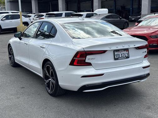 2023 Volvo S60 B5 Plus Dark Theme